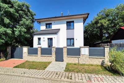 Rent of new energy-efficient family house (5 + kk, 156 m2), Za Šmatlíkem st., Praha 4 - Šeberov